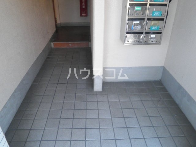 20/23 エントランス