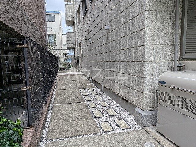 24/30 エントランス