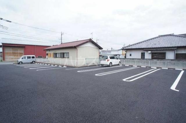 18/28 駐車場