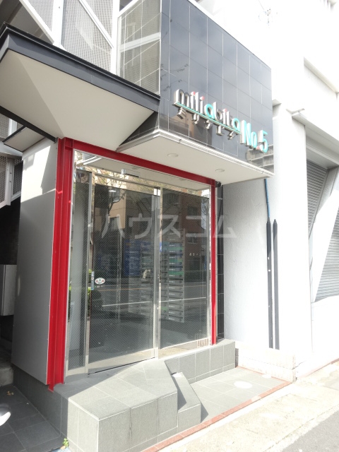 24/30 エントランス