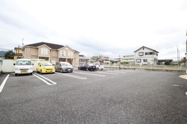 14/27 駐車場