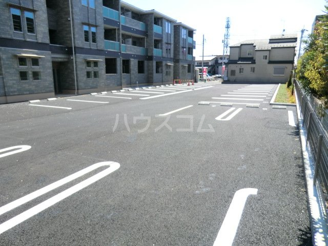 27/30 駐車場