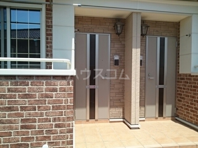 16/23 エントランス