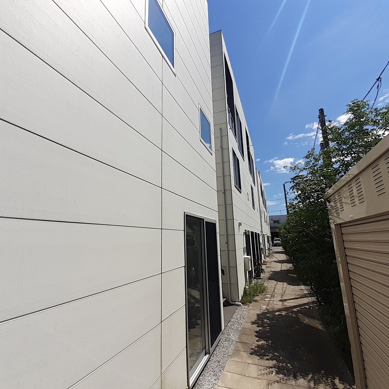 22/25 エントランス