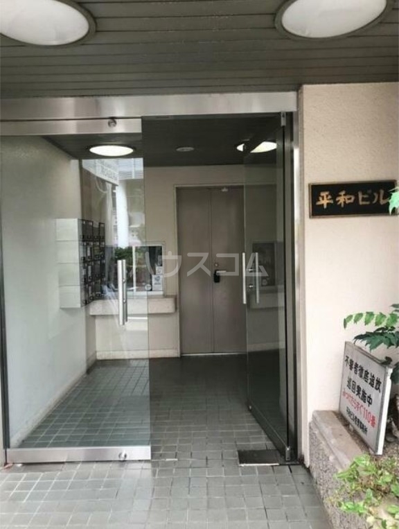 24/30 エントランス