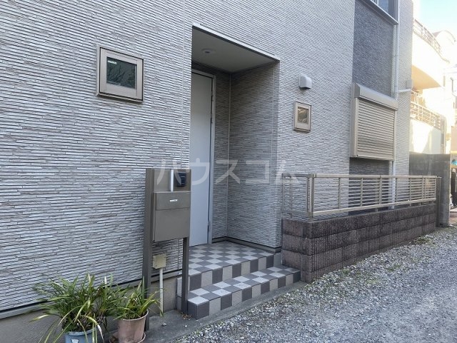 24/30 エントランス