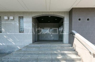 17/28 エントランス