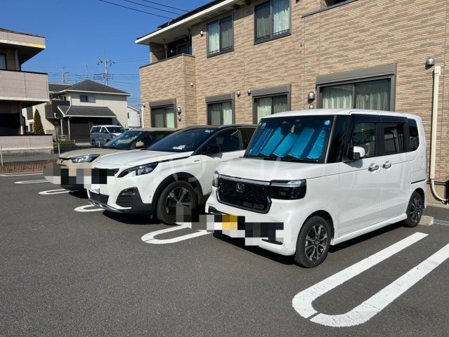 27/30 駐車場