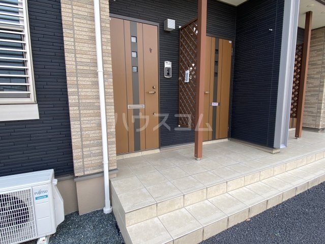 26/30 エントランス