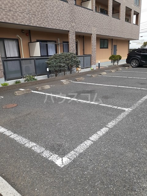 27/30 駐車場