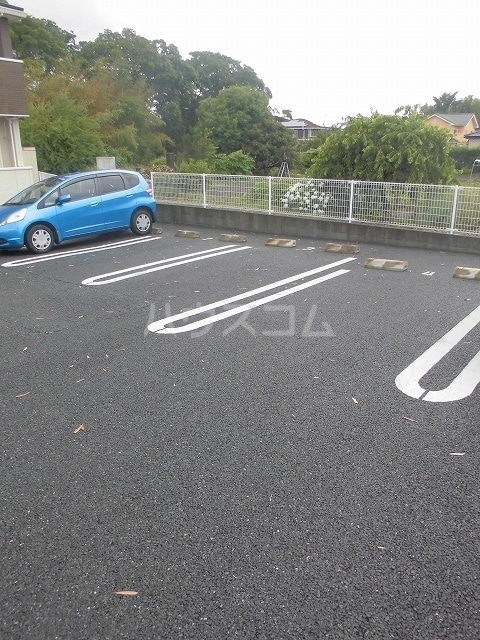 13/19 駐車場