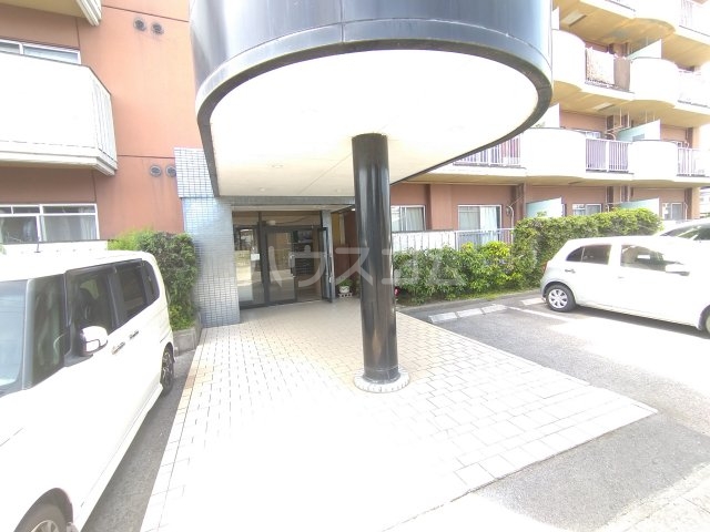22/27 エントランス