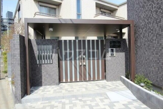 14/18 エントランス