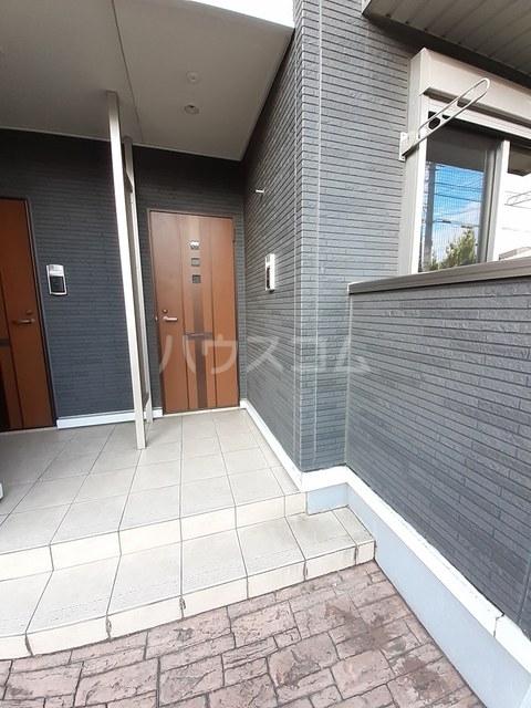 22/28 エントランス