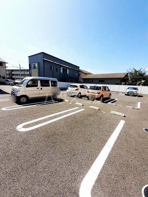 28/30 駐車場