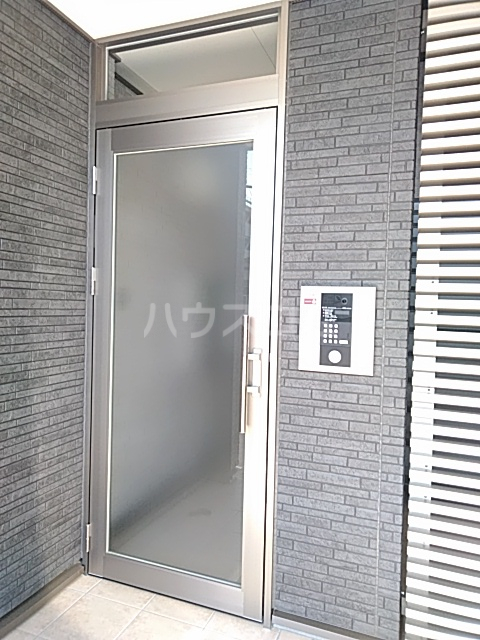 28/30 エントランス