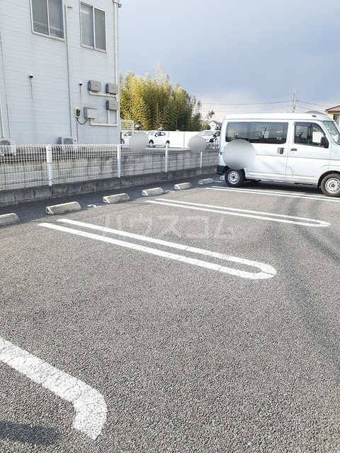 21/28 駐車場