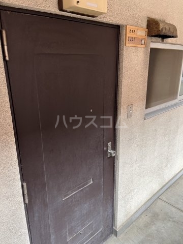 18/27 エントランス