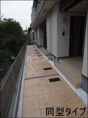 24/30 エントランス