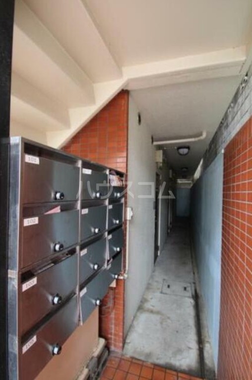 21/30 エントランス