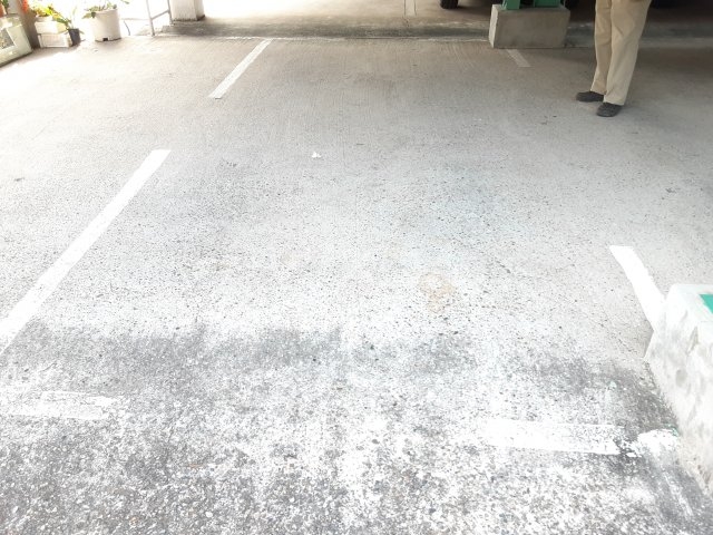 2/4 駐車場
