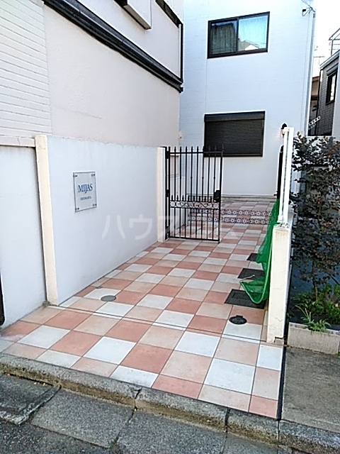 20/28 エントランス