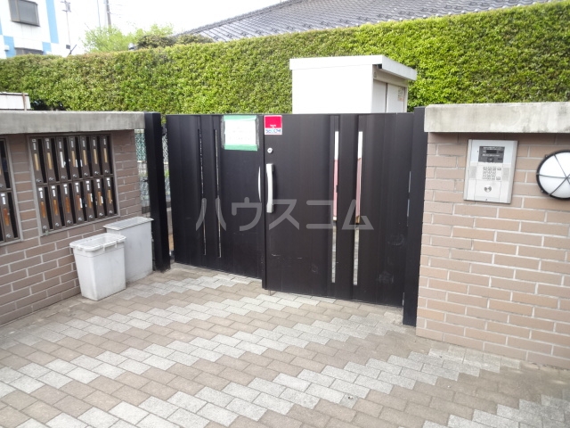 27/30 エントランス