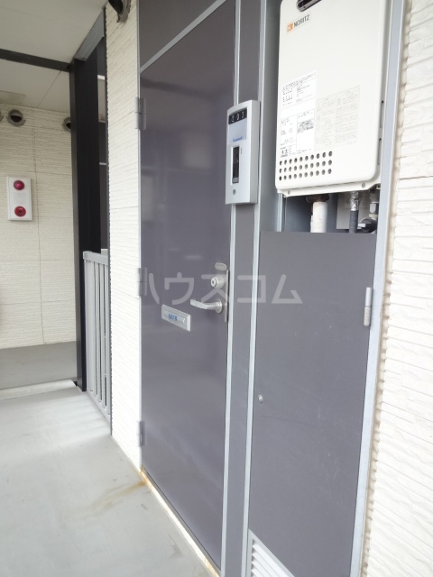 28/30 エントランス