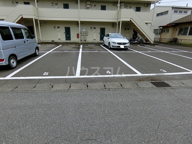 15/22 駐車場