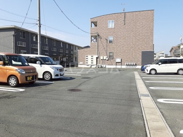 2/3 駐車場