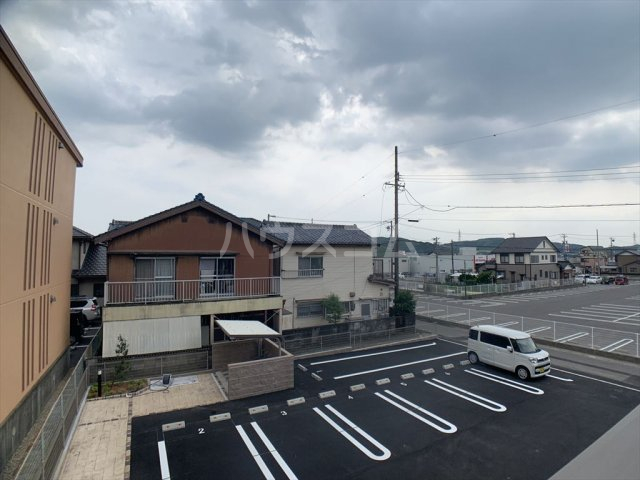 2/6 駐車場