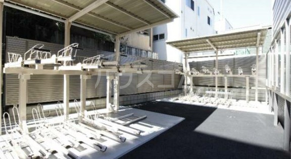 28/30 駐車場