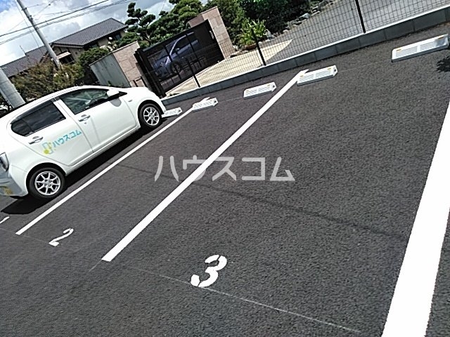 18/28 駐車場