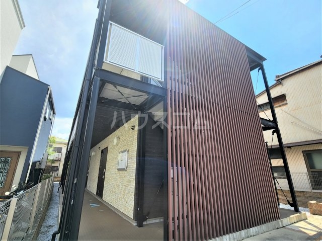 18/27 エントランス