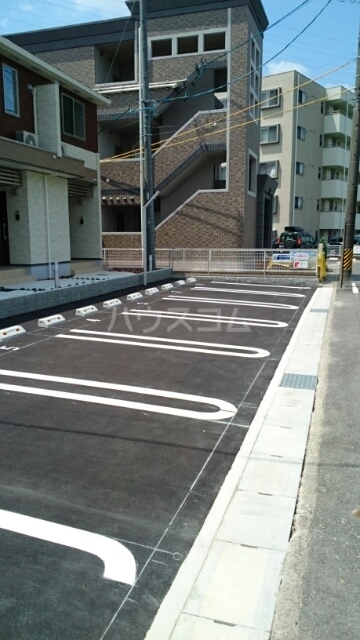 27/30 駐車場
