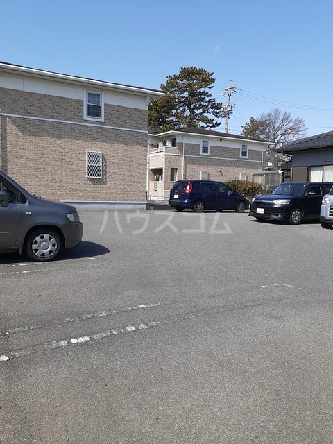 22/28 駐車場
