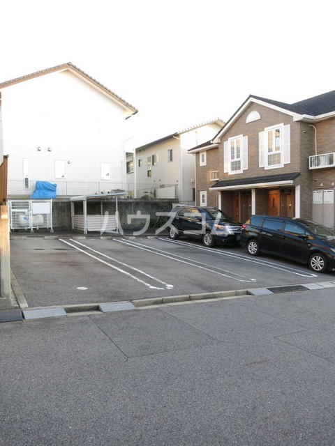 22/28 駐車場
