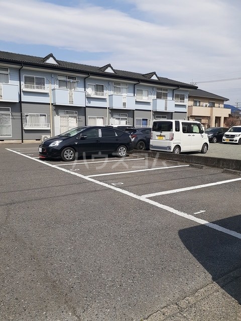 27/28 駐車場