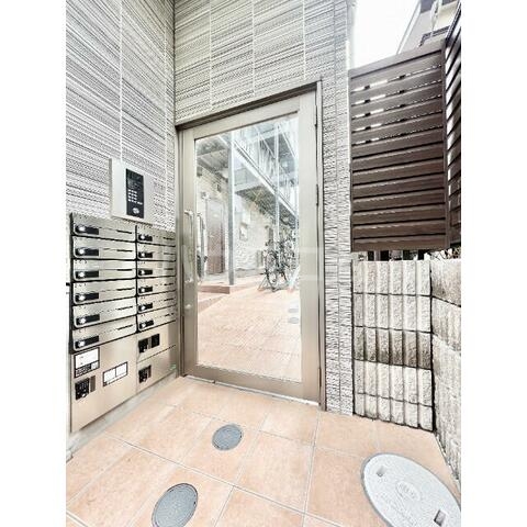 18/28 エントランス