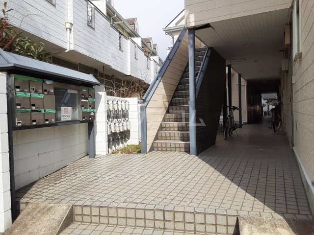 26/30 エントランス