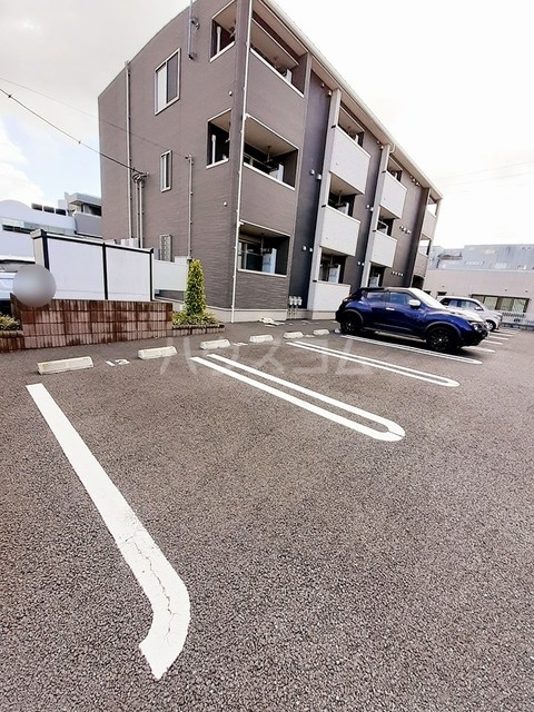 27/30 駐車場