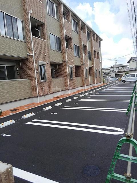 15/15 駐車場