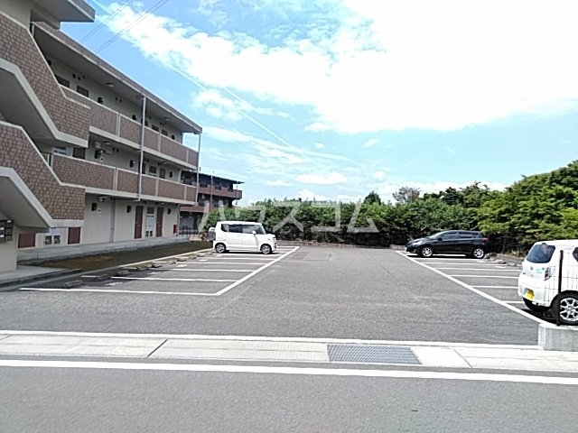 19/23 駐車場