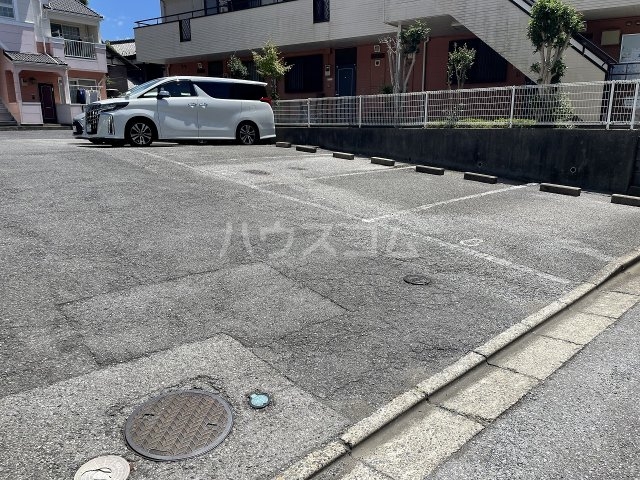 27/30 駐車場
