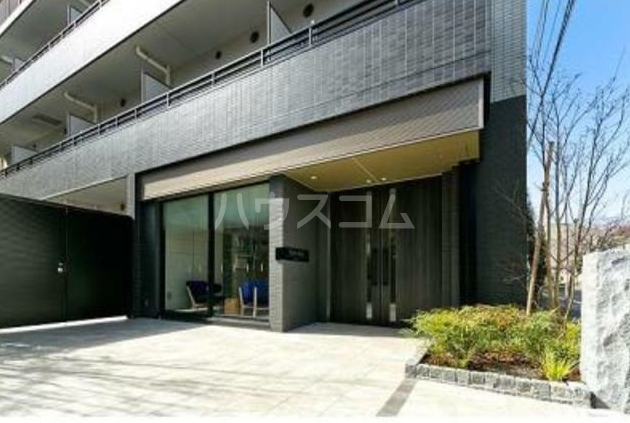 13/22 エントランス