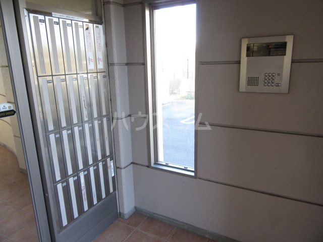 16/23 エントランス