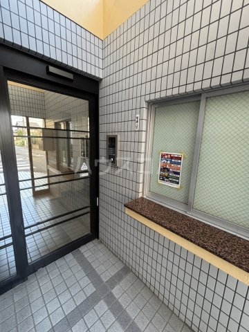 28/30 エントランス