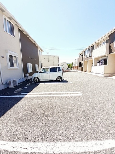 15/15 駐車場