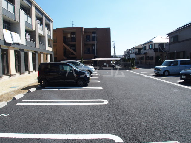23/30 駐車場