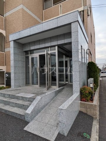 23/30 エントランス